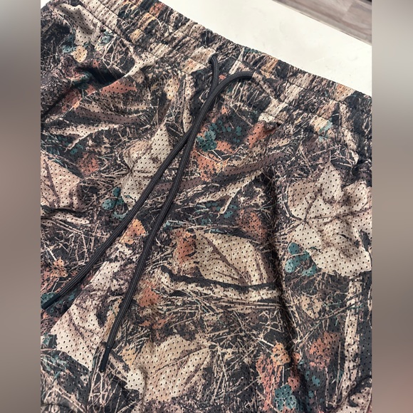 Abercrombie & Fitch Retro Mesh Camouflage Shorts 5” - Picture 2 of 6